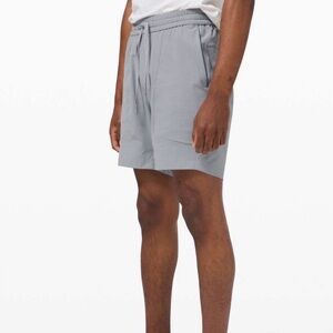 Lululemon Men’s Bowline Short 8" *in Rhino Grey EUC Sz Medium